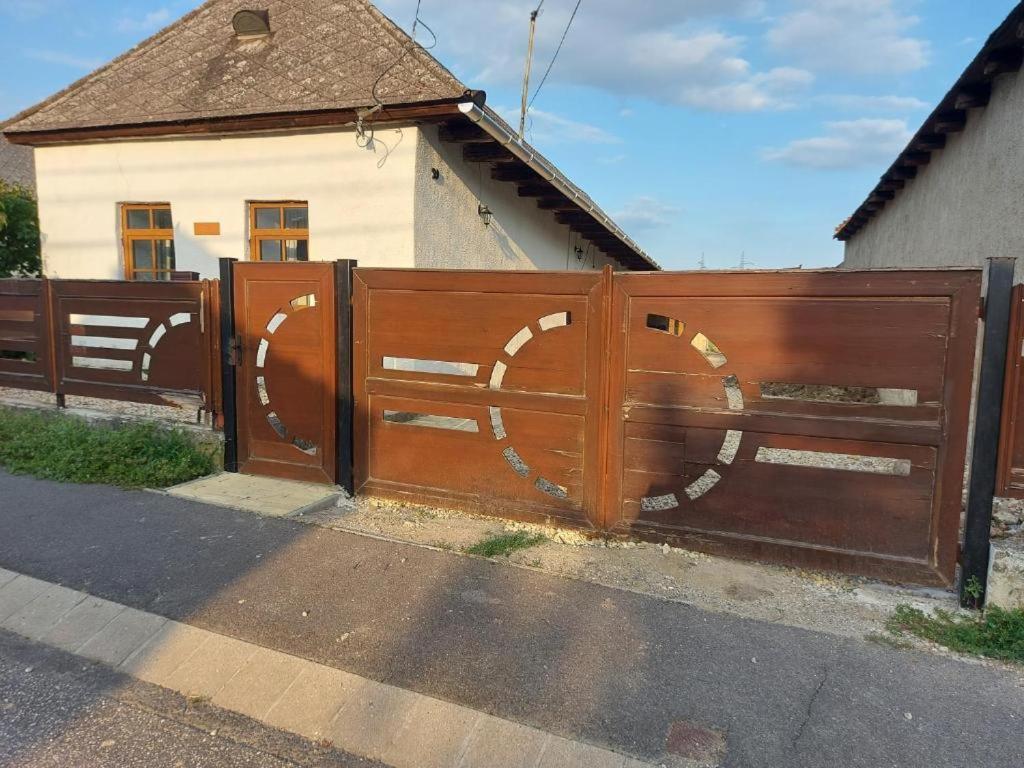 Ferienwohnung Zsindely Haz Karolyfalva Sátoraljaújhely Exterior foto